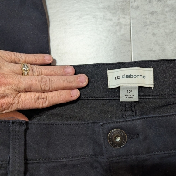 Liz Claiborne size 12 black stretch pants in great condition - Picture 7 of 11